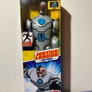Cyborg Figurine Justice League